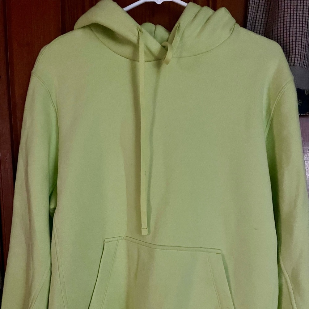 Vineyard Vines Brand new with tags size M